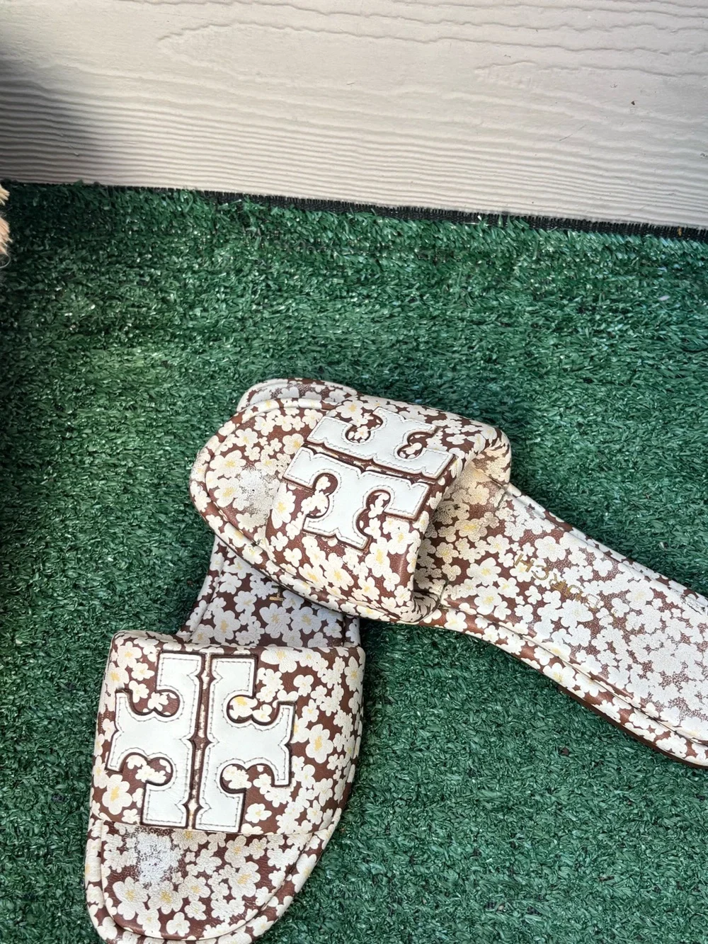 Tory Burch Women’s Brown Floral Slide Sandals with White Logo Accent